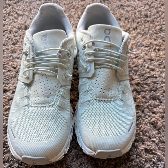 On Running-Cloud 5 Women’s 7.5 - Picture 2 of 8
